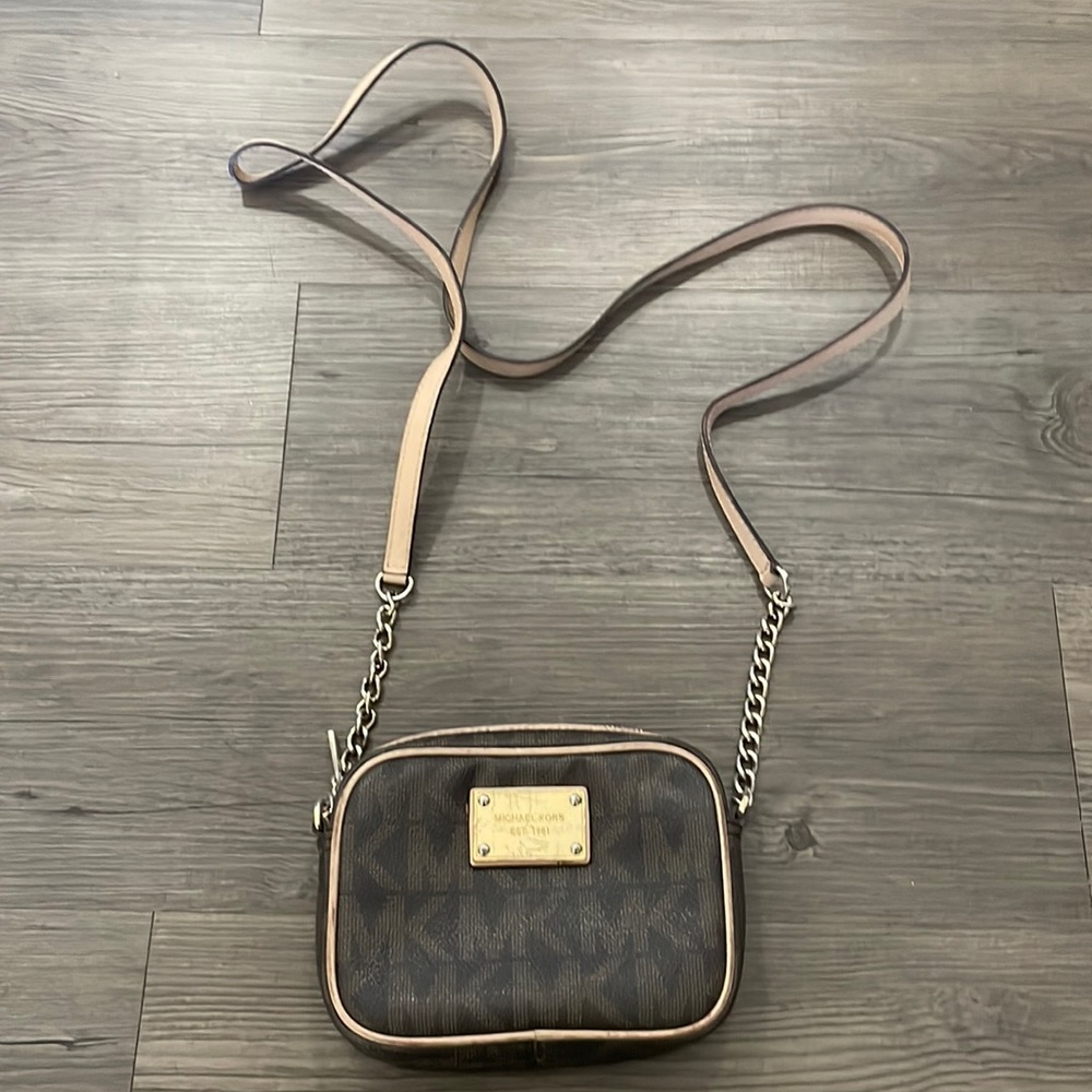 Michael Kors wallet crossbody